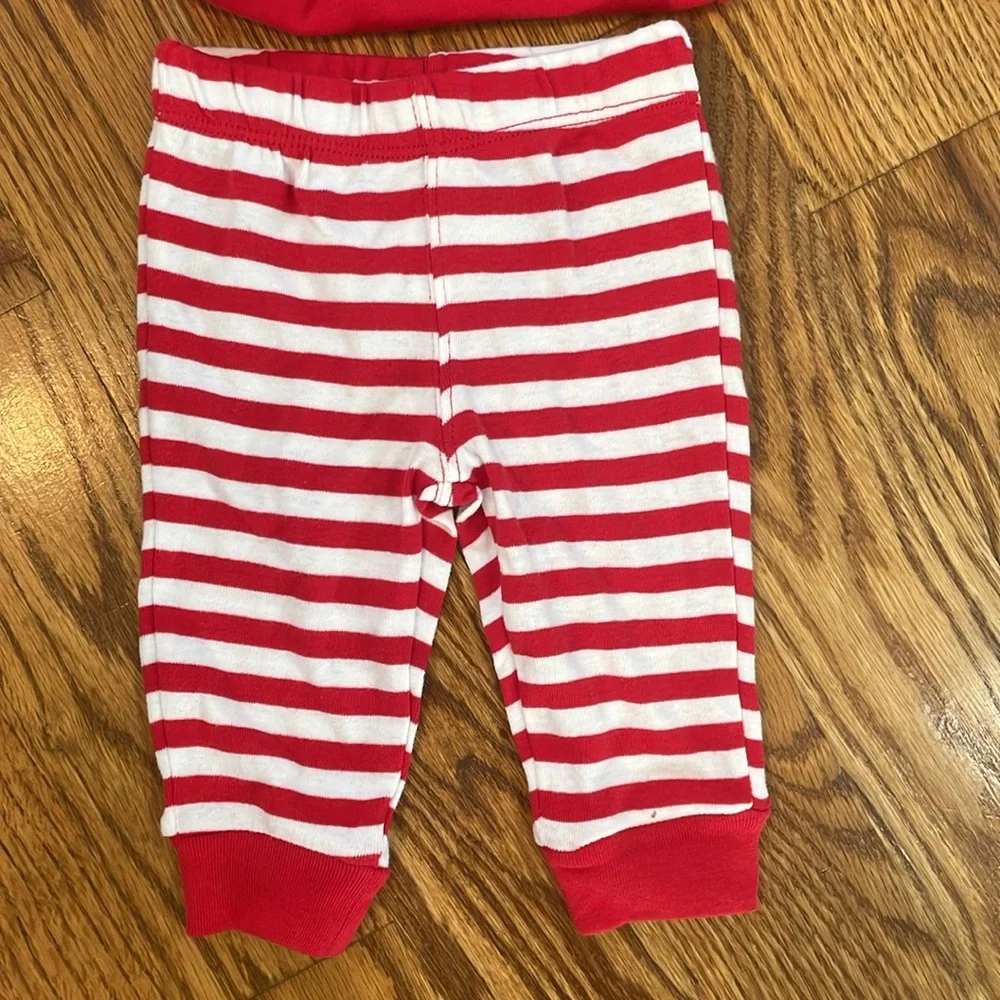 Carter’s My First Christmas Matching Set. Includes Shirt/Pants. Size 3 Months.